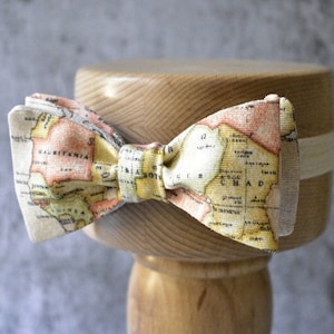 Travel Bow Tie / Map Print Tie / Destination Wedding Grooms and Groomsmen Matching Bow Ties