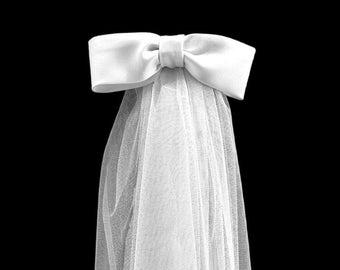 Bridal Vintage Style Narrow Veil Bow / Hen Party Bow Bachelorette / Wedding Hair Bow / Bridal Bow / Hepburn Style Veil