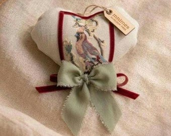 Needlepoint Cardinal Linen Heart Ornament with Chiffon Olive Green Bow