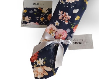 Men's Navy Blue Floral Necktie / Skinny Wedding Tie / Groom's Botanical Tie / Blue Pink Floral Romantic Wedding / Pocket Squares