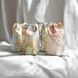 Wereldkaart bruiloft bedankzakjes - reisbedankjes vrijgezellenfeest - Bon Voyage cadeauzakjes - Adventure Wanderlust Decor