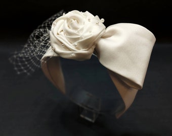 Romantic Flower Bridal Headpiece | Handcrafted Floral Hairpiece for Weddings | Elegant and Timeless Design |