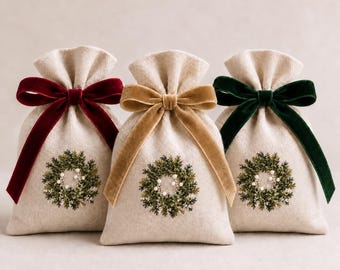Christmas Wreath Embroidered Gift Bag with Velvet Bow, Reusable Linen Holiday Sack, Luxury Christmas Gift Packaging