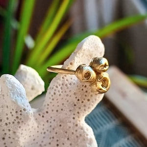 Barnacles solid 9k gold stacker ring