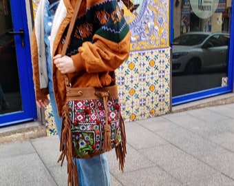 Iraya, boho bucket bag with fringes. Brown color split leather bag.