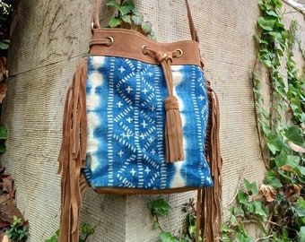 Iraya, boho bucket bag with fringes. Brown split leather bag.