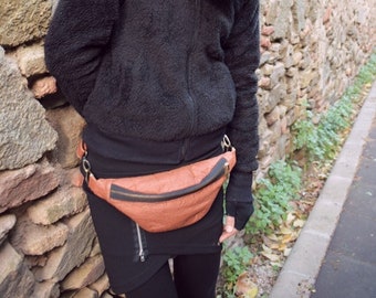 Unisex crossover bumbag Piñatex cinnamon color