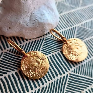 Athenea pendientes oro vermeil de moneda antigua con zafiros imagen 3