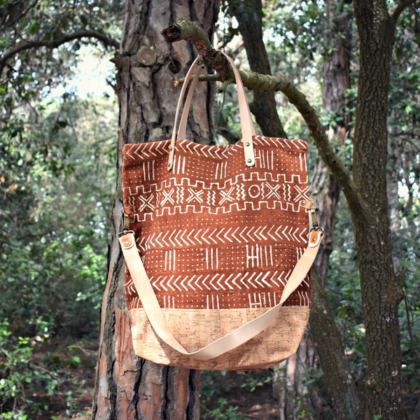 Kiva weekender cross body Tote bag. Bogolan mudcloth fabric in rust brown color. Leather handles. Cork Tote bag. Organic linen.