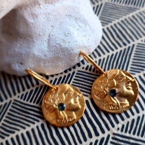 Athenea pendientes oro vermeil de moneda antigua con zafiros imagen 9