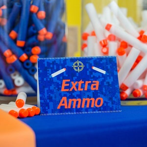 Etiquetas de comida para fiesta de dardos, carpa de comida imprimible, etiquetas de comida para fiesta de cumpleaños de dardos, letreros plegables, etiquetas para bufés y etiquetas para mesas de dulces.