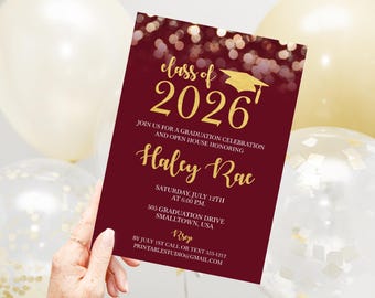 Bewerkbare kastanjebruine en gouden afstudeeruitnodiging, klasse van 2026 (directe download)