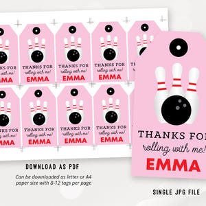 Puede incluir: Etiquetas de agradecimiento imprimibles de color rosa y blanco con un dise&ntilde;o de bola de bolos y bolos. El texto en las etiquetas dice "&iexcl;Gracias por jugar conmigo! Emma".