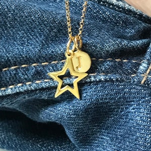 Gold Stern Anhänger Halskette, optional Buchstabe Charm, UK handgemachtes Geschenk für Frauen, Benutzerdefinierte Größen, Geschenkbox