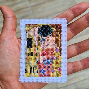 Modern cross stitch pattern "Tiny Gustav Klimt The Kiss". (P215) Miniature art cross stitch.