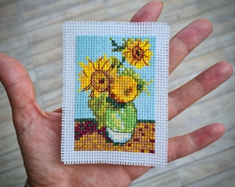Schema moderno per punto croce "Piccoli girasoli di Van Gogh". (P229) Punto croce in miniatura.