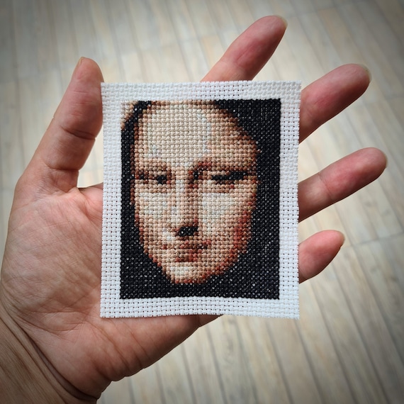 Tiny modern cross stitch pattern "Mona Lisa" by Leonardo Da Vinci. (P230) Miniature art cross stitch.