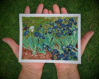 Modèle de point de croix d'art au format carte postale PDF - Iris de Vincent Van Gogh - Art mural DIY - Téléchargement numérique instantané
