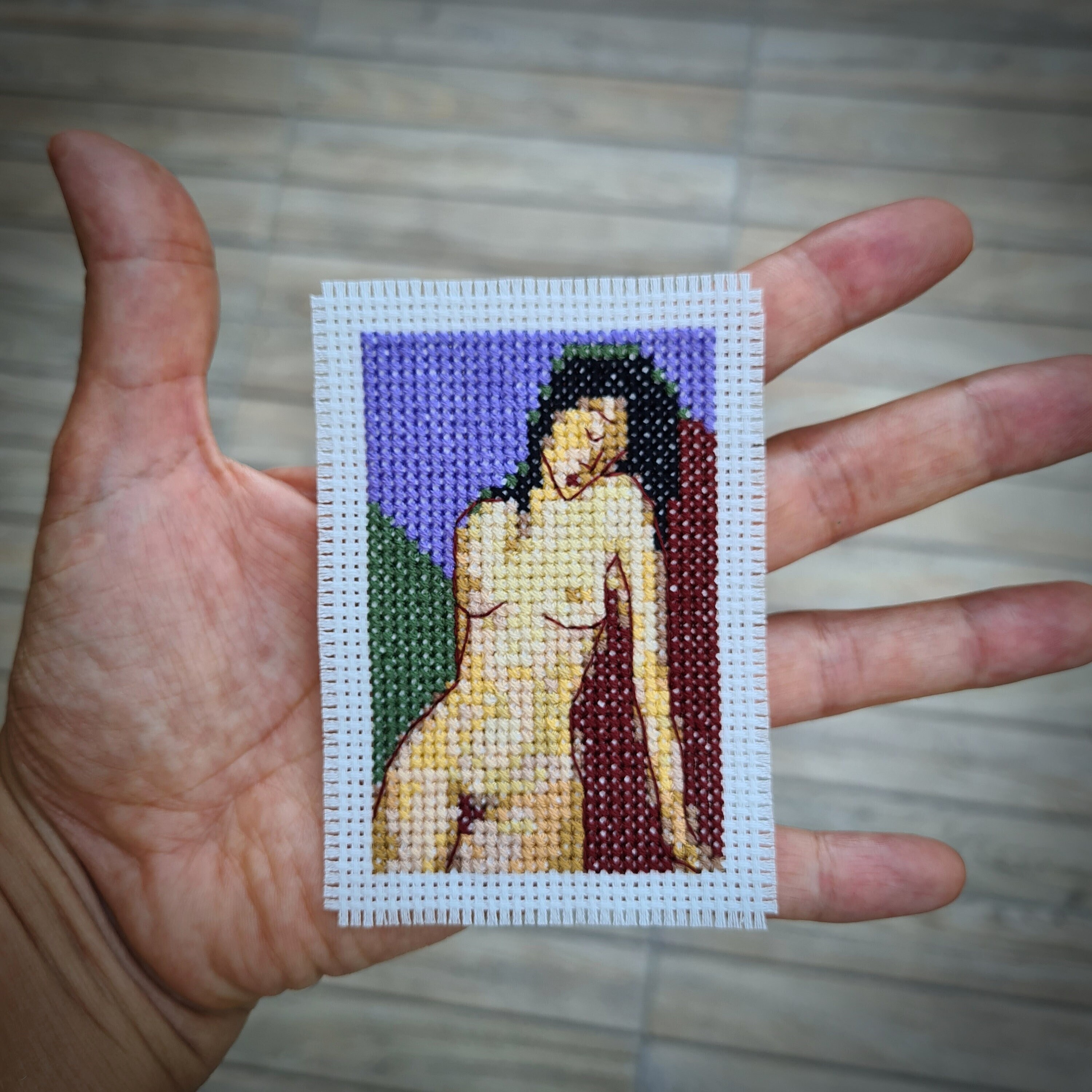 Tiny Nude Woman (Klein, Naakt, Vrouw) Kleine naakte vrouw