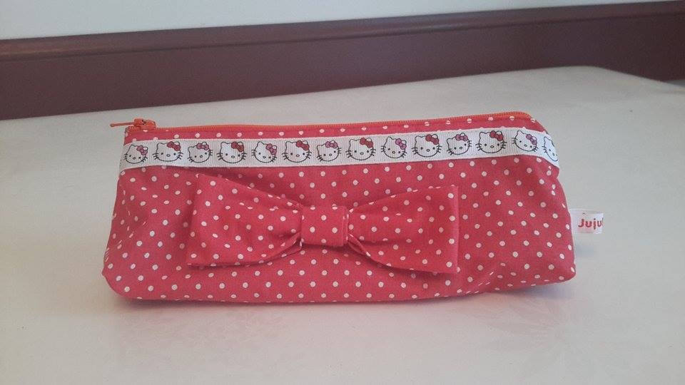 Trousse Chat avec Noeud Rouge