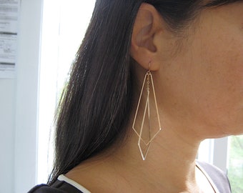 Boucles d'oreilles éventail en or, mariage art déco, longs bijoux géométriques minimalistes pour la mariée - 2 flèches imbriquées