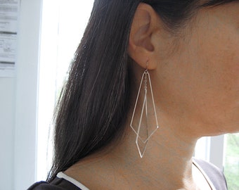 Boucles d'oreilles éventail en argent entrelacées, mariage art déco, longs bijoux géométriques minimalistes de déclaration de mariée - 2 flèches imbriquées