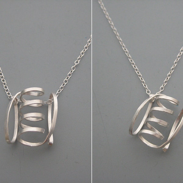 Collier biologie, structure protéinée sur chaîne délicate en argent sterling, collier chimie, bijoux infirmière ou médecin, cadeau étudiant en médecine