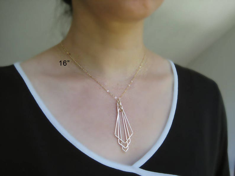 Collier fan art déco bijoux de mariage minimalistes sur chaîne en gold filled 14 carats, cadeau pour professeur de mathématiques flèche à plusieurs niveaux image 5