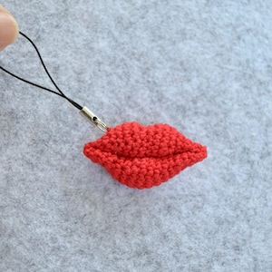 Crochet Lips Keychain PATTERN, Amigurumi Crochet Red Lips PATTERN, Hot Red Lips Charm, Red Lips Keyring Crochet Pattern, Valentines gift