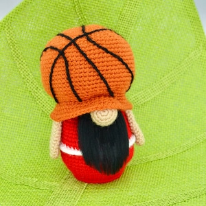 RIKTIGT Basket Gnome Virkmönster, Virkad Gnome Docka, Amigurumi Gnome Docka, Sportdocka