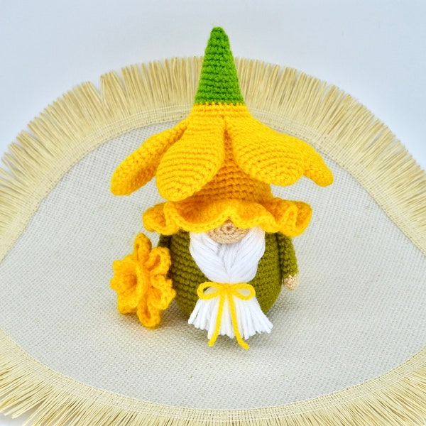 Gnome Crochet Pattern, Spring Crochet Gnome Pattern, Crochet Daffodil Gnome with Daffodil