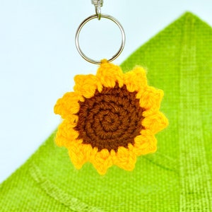 Patrón de llavero de girasol a crochet, amuleto amigurumi (patrón PDF)