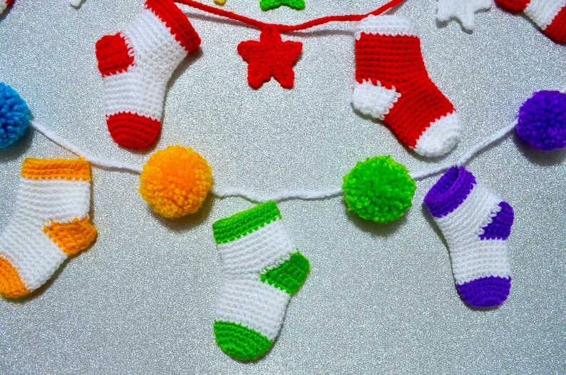 Crochet Socks and Stars Garland Pattern, Christmas Decor Bunting, Wall Hanging Pattern, Christmas Garland, Crochet Stockings and Stars image 4