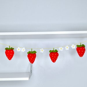 Crochet Strawberry Garland, Amigurumi Strawberry Bunting, Wall Hanging Strawberry Crochet Pattern, Nursery Decor