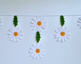 Crochet Daisy Garland, Amigurumi Daisy Bunting, Wall Hanging Daisy Crochet Pattern, Nursery Decor