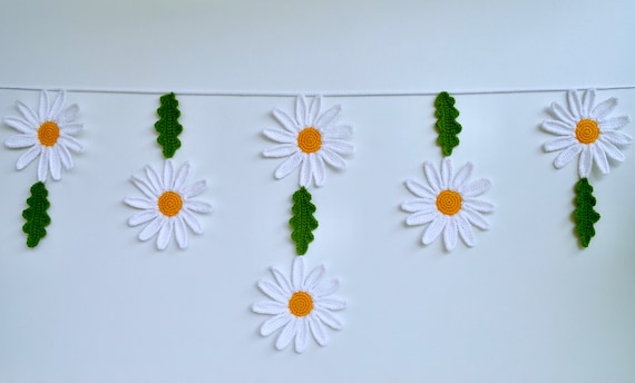 Crochet Daisy Garland, Amigurumi Daisy Bunting, Wall Hanging Daisy
