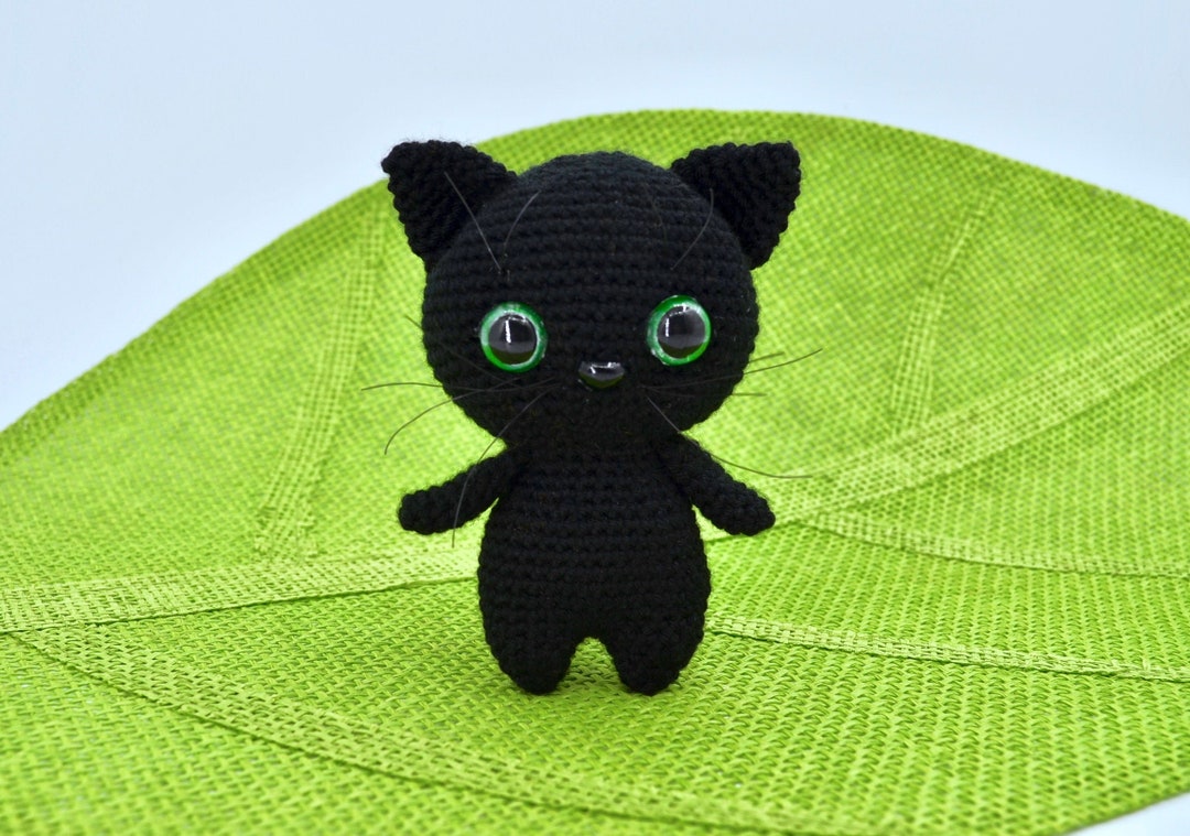 まんまる猫背の黒猫さんのあみぐるみ 黒猫のかぎ針編みパターン、初心者あみぐるみ子猫（PDFパターン