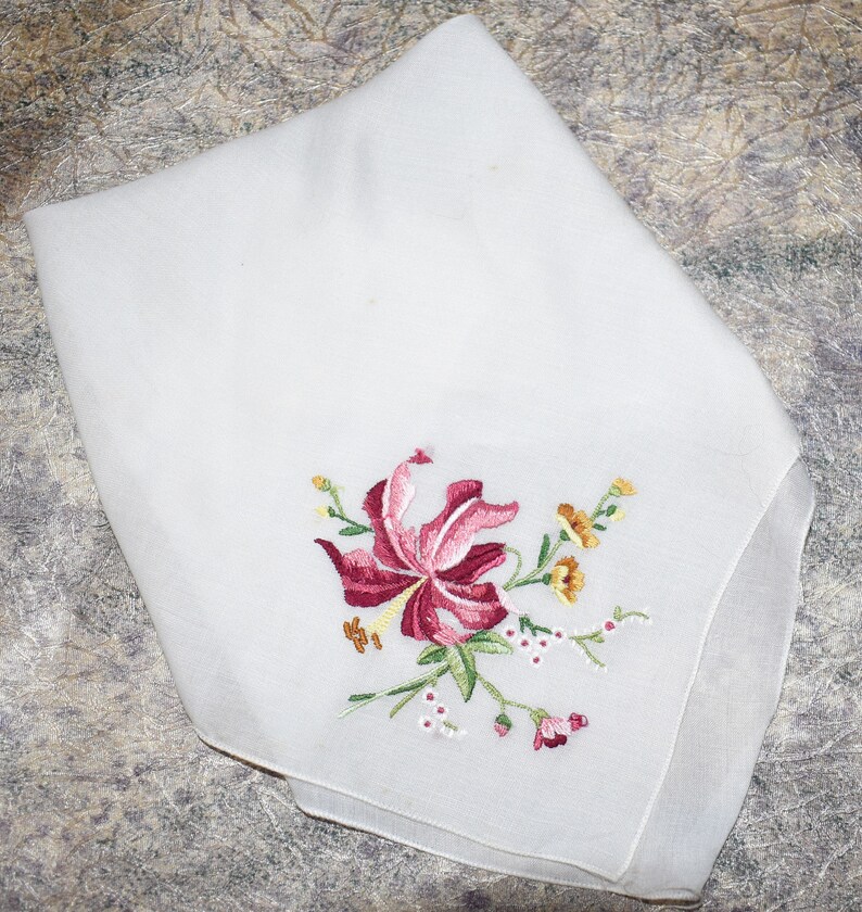 Vintage Embroidered Floral Flower Hanky Handkerchief Hankie Wedding Collectible