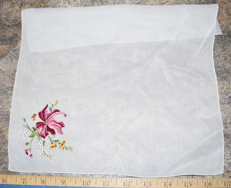 Vintage Embroidered Floral Flower Hanky Handkerchief Hankie Wedding Collectible