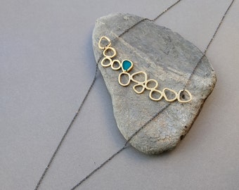Long chain necklace with golden circles, green enamel, gift ideas.