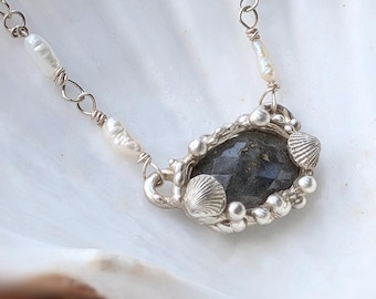 Lucia - Flussi del Mare - Labradorite, Argento 925 e Perle di fiume