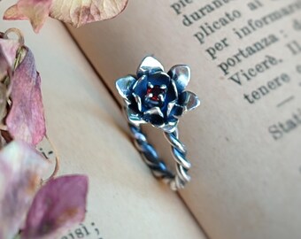 Anello Fairy Garden Ninfea con Granato