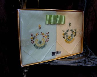 Vintage Handkerchief, Swiss Handkerchiefs , 1970s Handkerchief, Flower Handkerchiefs, Handkerchief Set, Embroidered Handkerchief, NEW BOXED,