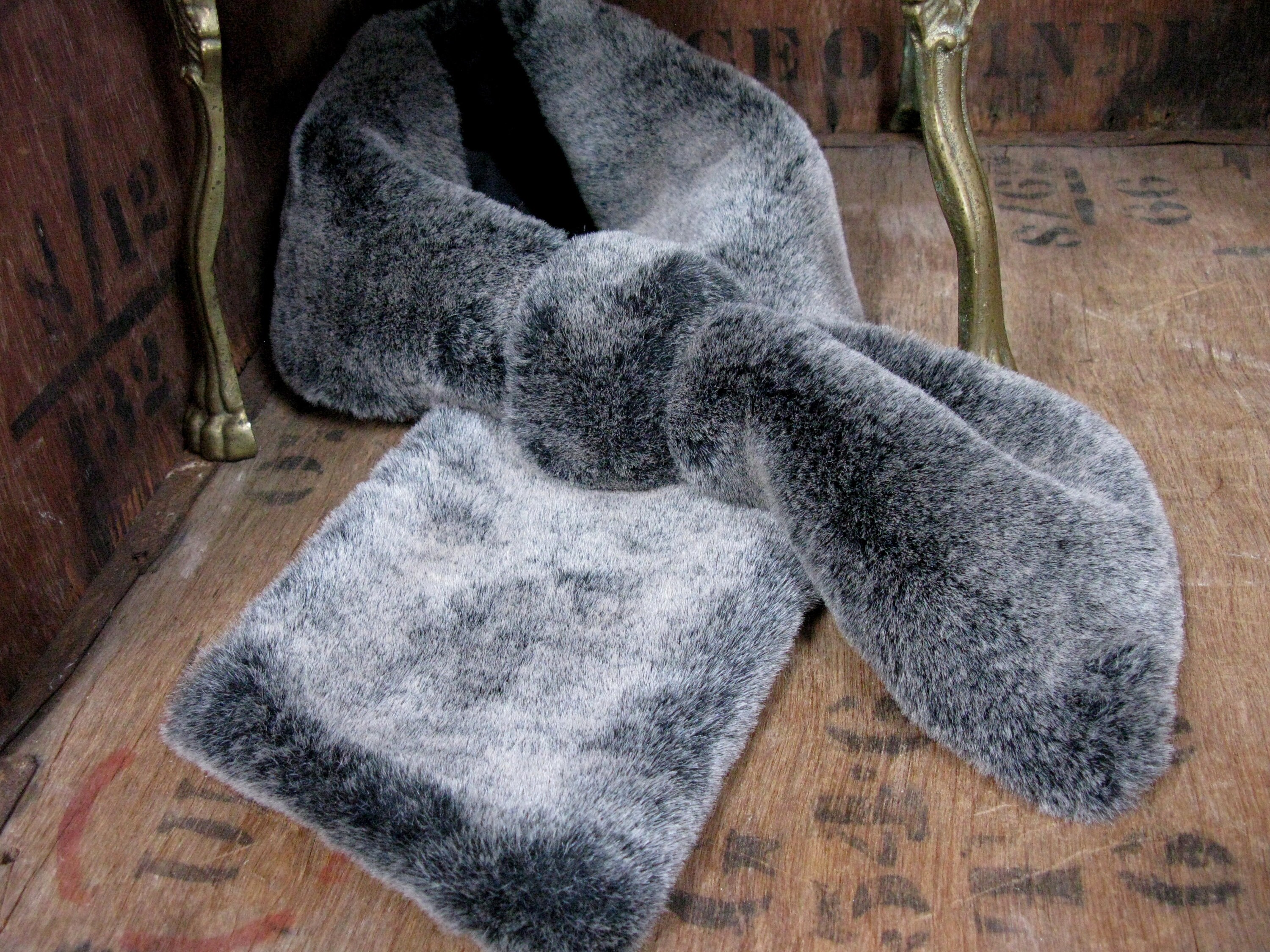 Faux Fur Scarf, Grey Faux Fur Scarf, Furry Scarf, Bow Scarf, 1940s Style, Fur Bow Scarf, Grey Bow Scarf, Neck Scarf, Faux Fur Muffler, Warm