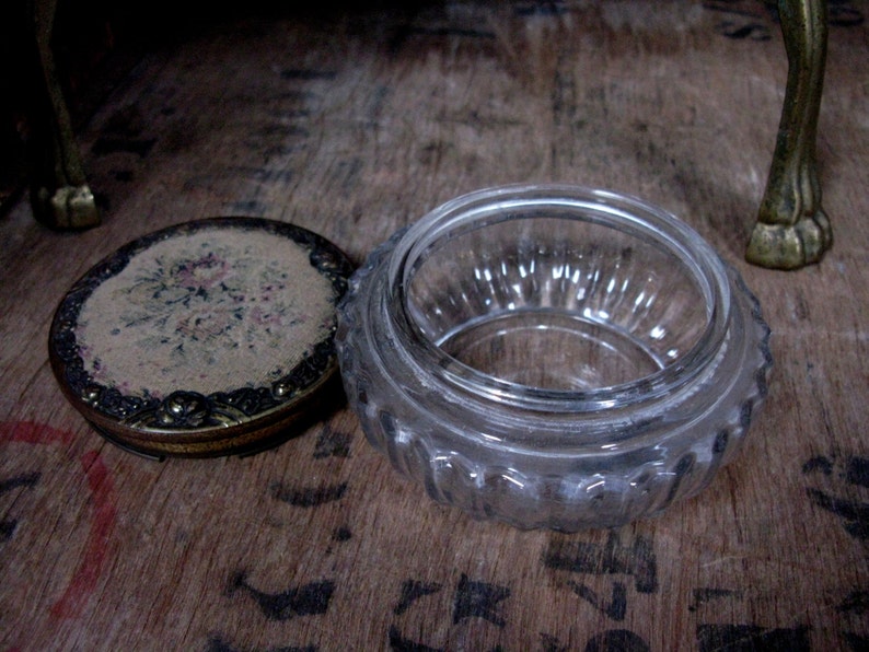 Jewelry Box Old Trinket Box Jewellery Box Keepsake Box Round Box Vintage Box Trinket Box Tapestry Trinket Box Shabby Decor Regent