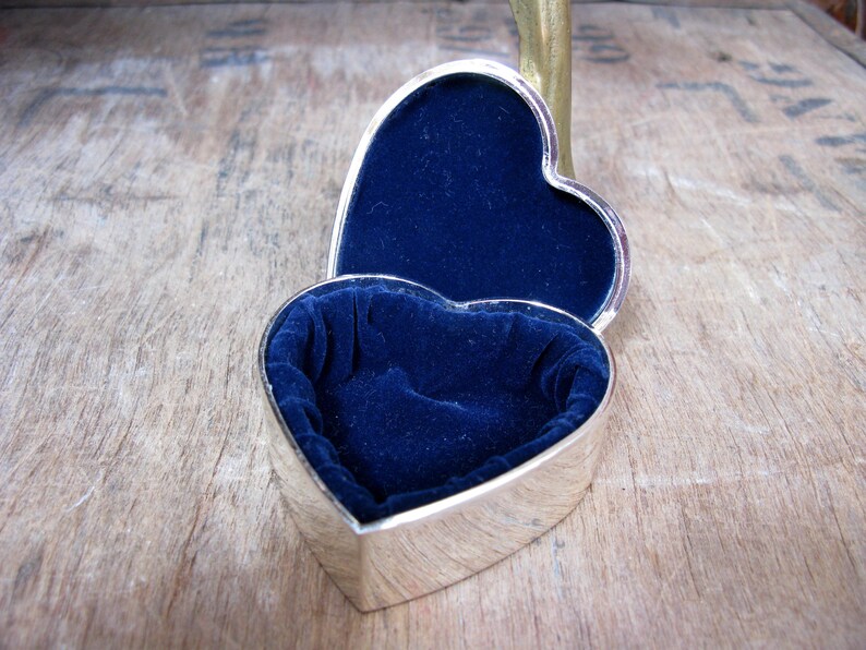 Vintage Jewelry Box Heart Trinket Box Vintage Trinket Box Silver Trinket Box Velvet Heart Box Silver Heart Box Silver Jewelry Box
