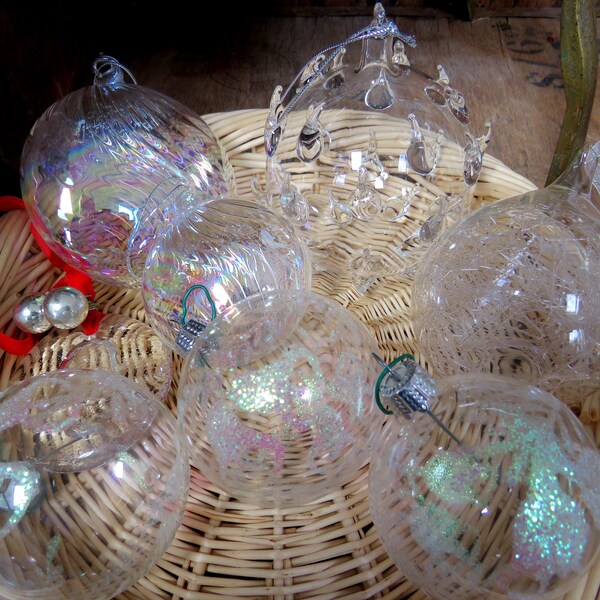 Decorating clear christmas baubles