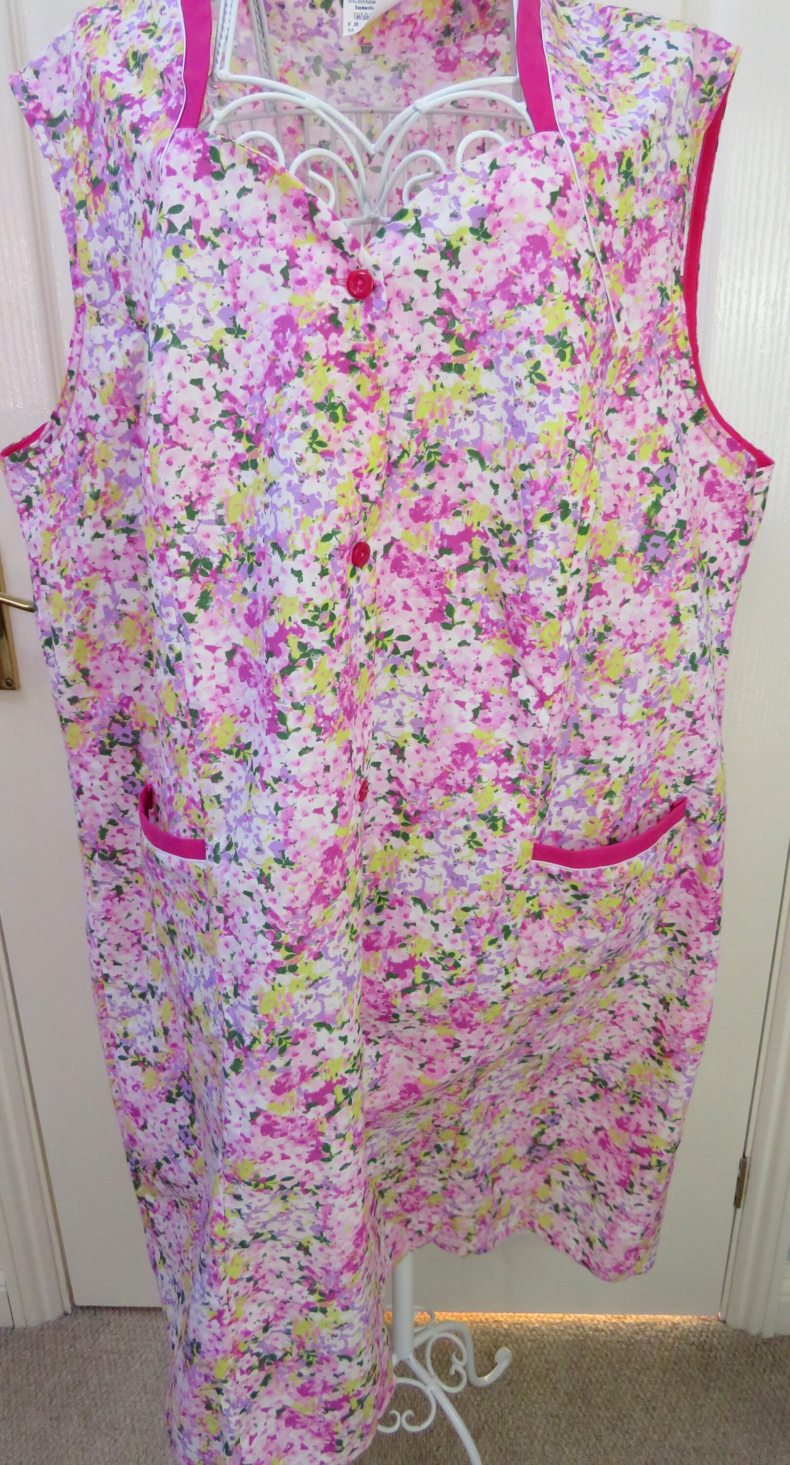 Image of Vintage House Coat, Plus Size, Floral Housecoat, Pinnie, Overall, Full Apron, Granny Chic, Cottage Core, Farmhouse Style