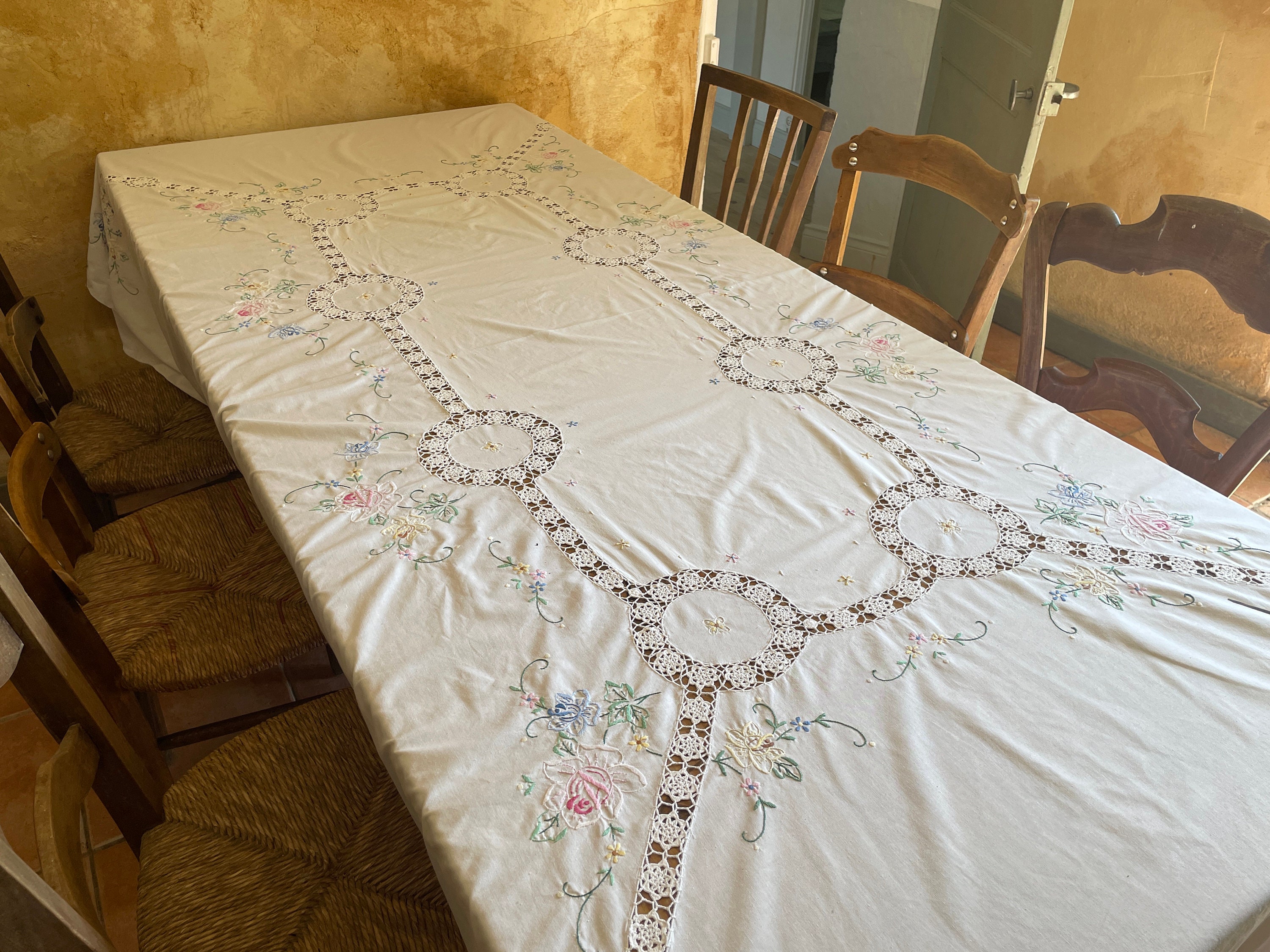 Nappe Antique Français en Coton Blanc, Découpe, Dentelle Découpée, Brodée à La Main, Bordée, Échelle