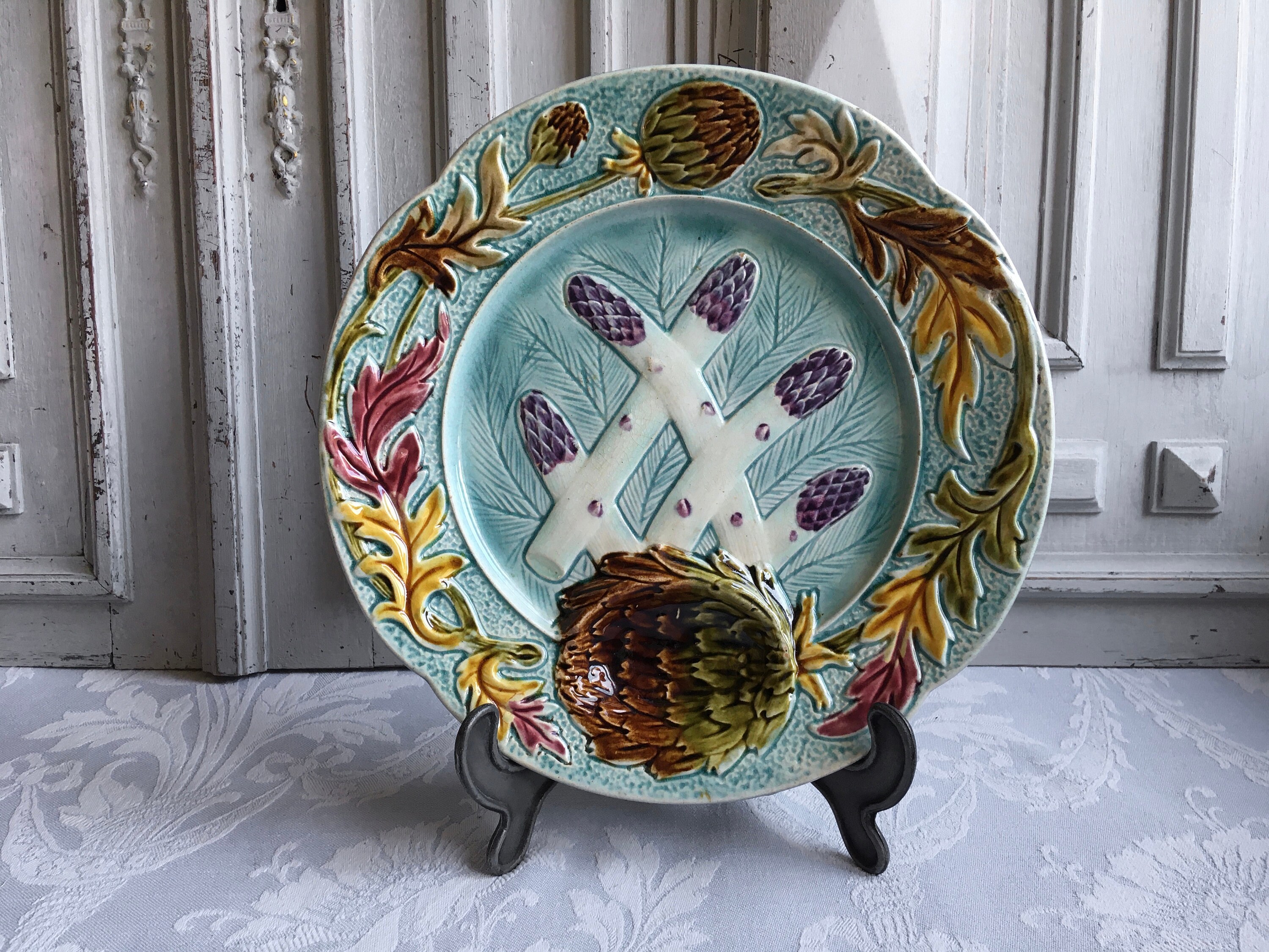 Assiette d'asperges/Artichauts, Barbotine Antique, Lunéville, Vintage Français Porcelaine Verte Bleu